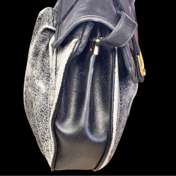 Gucci Black and Gray Crossbody Bag with Structured Design - Picture 7 of 9